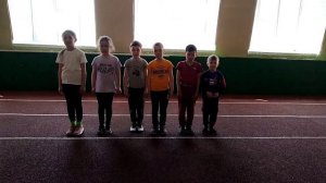 Игровое задание для обучения перестроению на месте из одной в две шеренги
