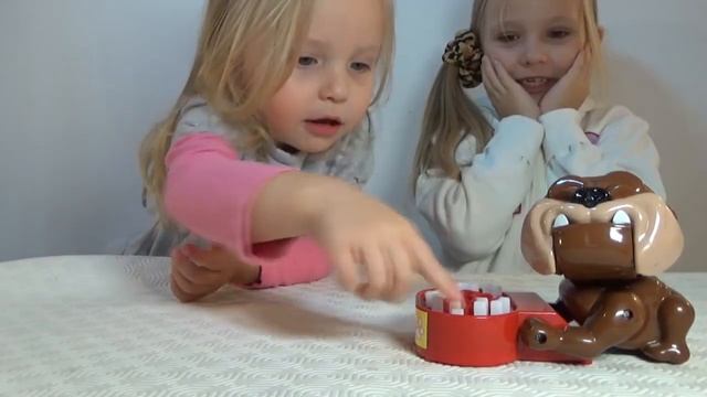 #КАКВСЕНАЧИНАЛОСЬ НИКОЛЬ И АЛИСА ИГРАЮТ В ИГРУ ЗЛАЯ СОБАКА ! смотреть онлайн