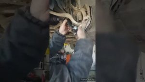 Замена деталей подвески на BMW 5 E39 за 40 минут поменяли два рычага передней оси и два наконечник