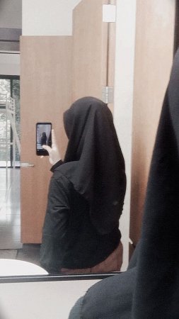 Cewek Berjilbab Hitam - Goyang Pinggul - Shorts