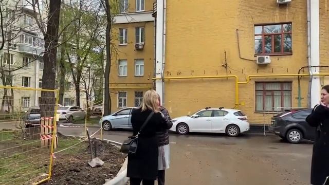 Поздравление с Пасхой у Скорбящинского храма 06/05/21