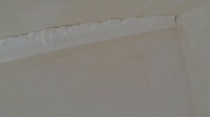 Как приклеить потолочный плинтус? (багеты) СВОИМИ РУКАМИ.