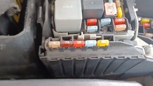 How to change Volvo 12v socket fuse - 2008 Volvo s80