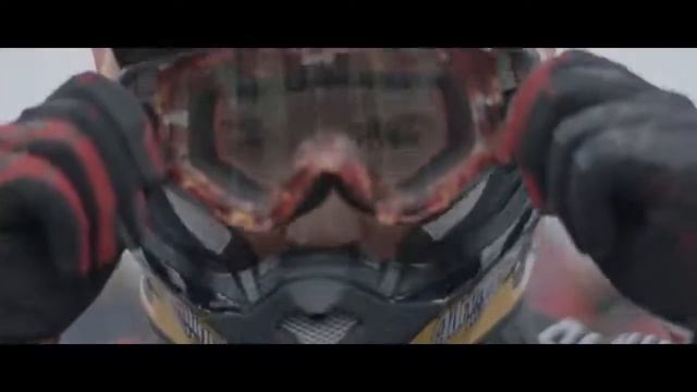 Невероятный прыжок на мотоцикле через магазин Бристоль! Мотофристайл шоу Adrenaline Rush!