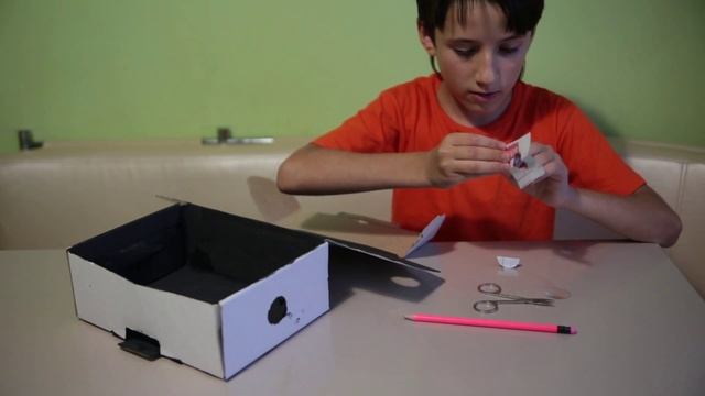 Проектор для смартфона из коробки и увеличительного стекла! смотреть онлайн