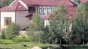Только взгляните на роскошный загородный дом Ларисы Долиной.