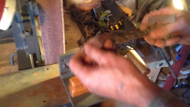 Приспособа для прямых спусков ножа, при работе с гриндером. смотреть онлайн