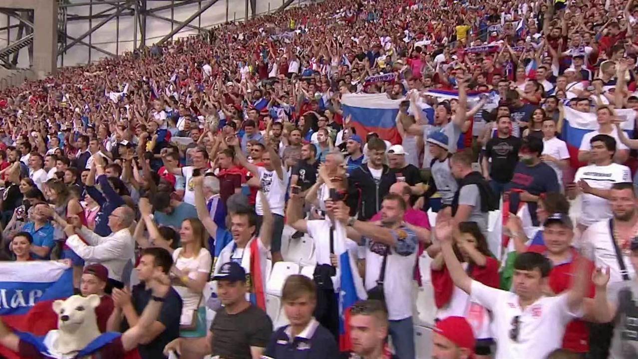 За действия российских болельщиков на матче Россия...ФС и при повторении грозит наказать футболистов