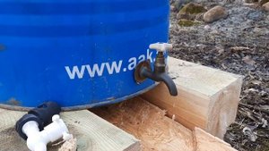 Поилка для пчёл!Как сделать поилку для пчёл своими руками просто!