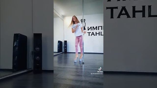 Когда пришла на первое занятие Pole Dance ❤️