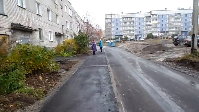Омутнинцы про ремонт дворов: «Хоть это есть!» смотреть онлайн