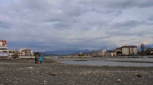 Сочи Адлер - Река Мзымта впадает в Черное море.