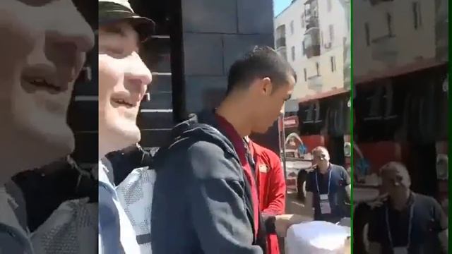 Сколько стоит мяч подписанный Криштиану Роналду? смотреть онлайн