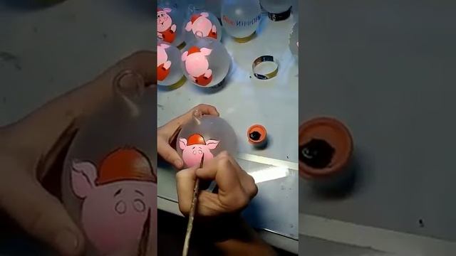 Ручная роспись стеклянных шаров .