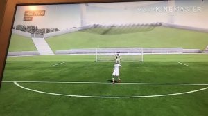 КАК ЧЕКАНИТЬ МЯЧ И БИТЬ ЧЕРЕЗ СЕБЯ В FIFA 17