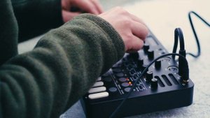 Sonicware Liven 8bit Warps Ambient in the Snow