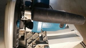 Простая фиксация погружной пилы Makita SP6000