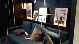 ИКЕА ,интерьеры, комната в темно синих тонах.