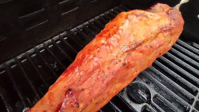 Мясо гриль на вертеле.