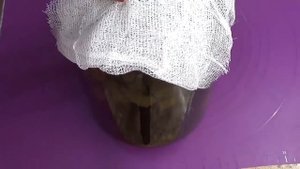 Мой квас даже без дрожжей и изюма всегда резкий и с пузырьками