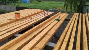 Укладка балок перекрытия и отделка бани 11.06.2021г.