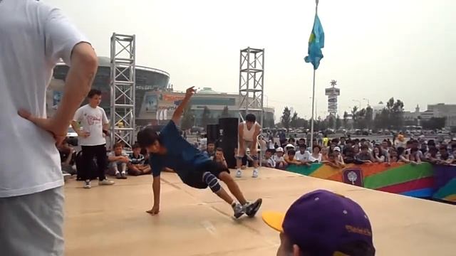 Волна Экстрима 4 Footwork 1/8 Chingis khan vs ????? vs Karlson vs ????? смотреть онлайн