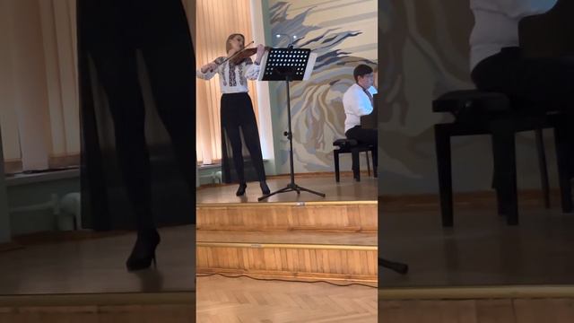 Віктор Камінський «Голоси прадавніх гір»  премʼєра тріо в складі скрипка, фортепіано, віолончель смотреть онлайн