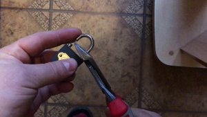 Бокорезы NWS перекусывают дужку замка