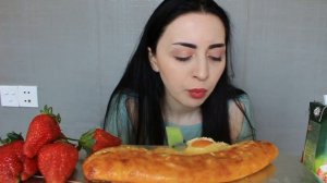 УДАРИЛАСЬ ГОЛОВОЙ ☹️ Хачапури 👌🏻Мукбанк Айка Эмилли