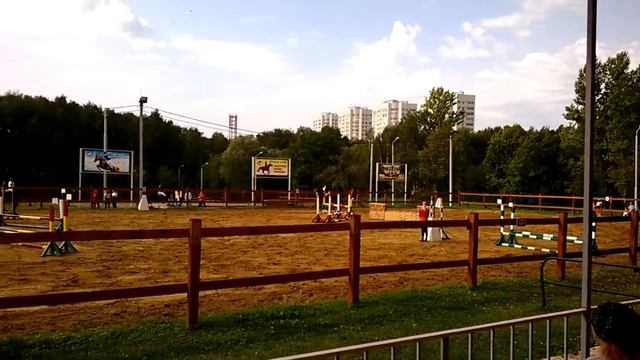 Конкур. Высота 60 см. Соревнования по конному спорту.