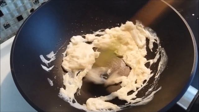 Китайская кухня. Мясо с яйцом, древесными грибами и огурцом 木须肉 Mùxūròu смотреть онлайн