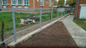 Забор своими руками, несъемная опалубка, опалубка из шиферного листа.mp4