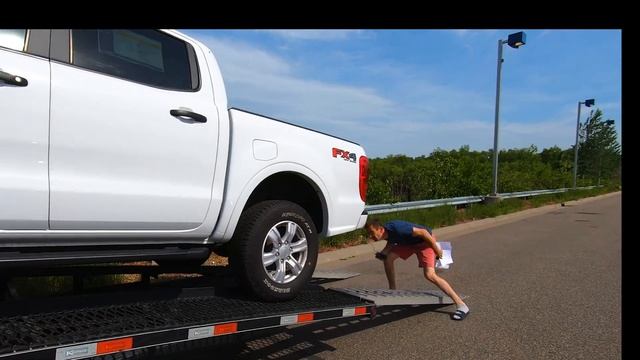 Практикант Андрей - дипломная работа. Андрей сам везет машины в Чикаго и меня, как пассажира. смотреть онлайн