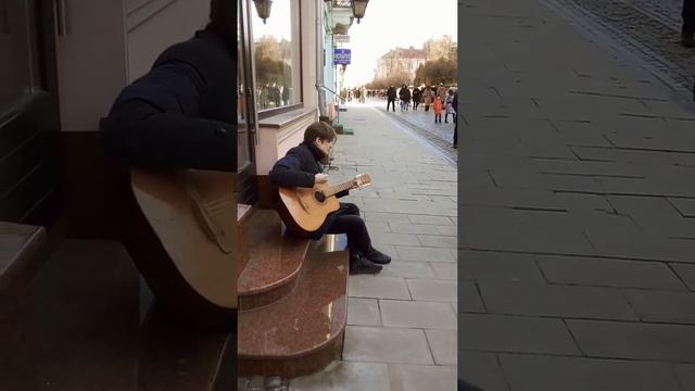 Ukrainian guy sings a soulful song on the street 🎵 Плач Єремії - Вона