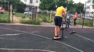 Построили мини скейт парк в своём дворе))