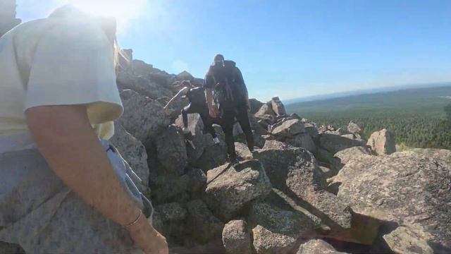 Красота Северного Урала. Гора Колчимский (Помянённый) камень летом. Пермский край смотреть онлайн