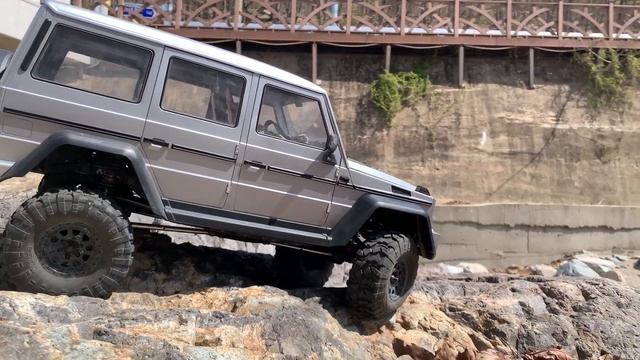 1/10 Scale RC : Benz G500(SCX10 III) Off-road & Rock climbing #4. смотреть онлайн