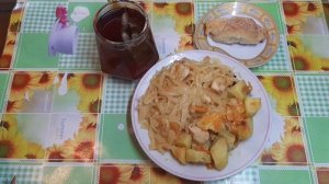 Питаюсь на 5000 руб. Капустный салат, тушеная капуста, куриный суп-лапша