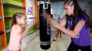 Тренировка самой быстрой в мире девочки-боксера  Эвники Садвакасовой и ее семьи