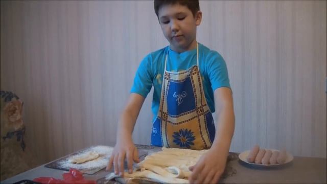 Готовим сосиски в тесте. Рецепт для детей. смотреть онлайн