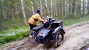На мотоцикле Днепр по бездорожью.