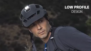 Велосипедный шлем с направленным освещением