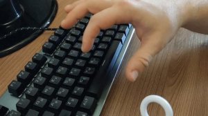 Кнопка на механической клавиатуре не работает и нажимается несколько раз