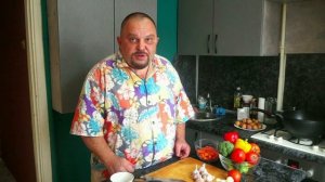 Говяжьи ребра .Мясо тушеное с чесноком и черносливом.