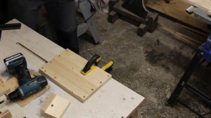 Making modern style wooden kitchen- or bookshelf.