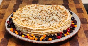 БЛИНЫ ТОНКИЕ В ДЫРОЧКУ, ОЧЕНЬ ВКУСНО, ГОТОВЯТСЯ БЫСТРО И ПРОСТО.