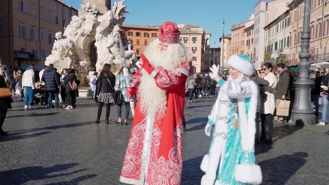 Дед Мороз и Снегурочка начали тур по странам Европы