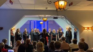 "А снег идёт". Исполняет хор родителей муз.школы Баренцева региона №1, Архангельск.