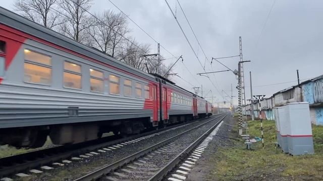 Электропоезд ЭТ2М-8035 следует по перегону Дача Долгорукова-Заневский пост 2 #ржд #поезд #транспорт смотреть онлайн