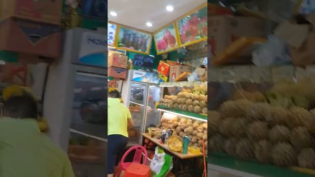 Улица еды в Дадунхай остров Хайнань, очень быстрый продавец. смотреть онлайн